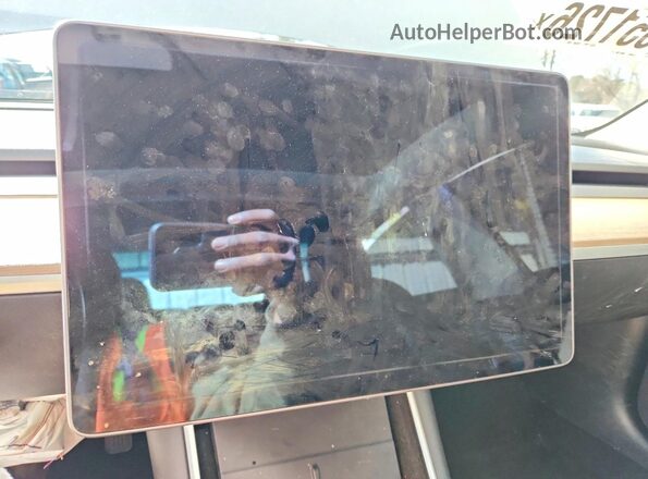 5YJ3E1EA2LF744923 2020 TESLA MODEL Белый Вид щитка приборов