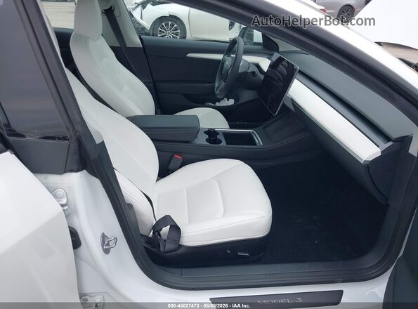 5YJ3E1EA2PF582829 2023 TESLA MODEL 3 Белый Вид салона спереди