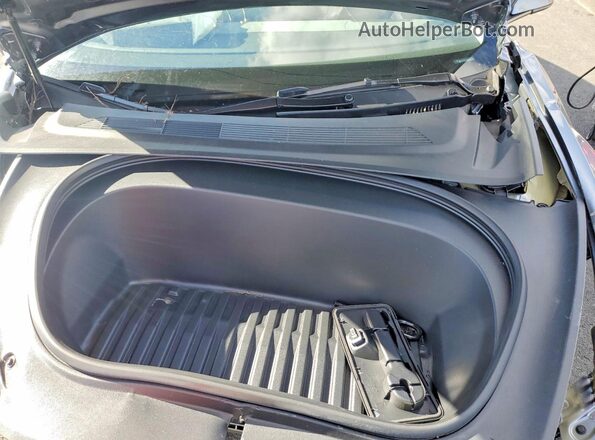 5YJ3E1EA8SF960368 2025 TESLA MODEL Серебряный Вид задней части салона