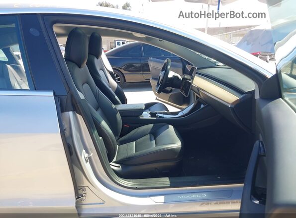 5YJ3E1EB1JF091085 2018 TESLA MODEL 3 Серый Вид салона спереди