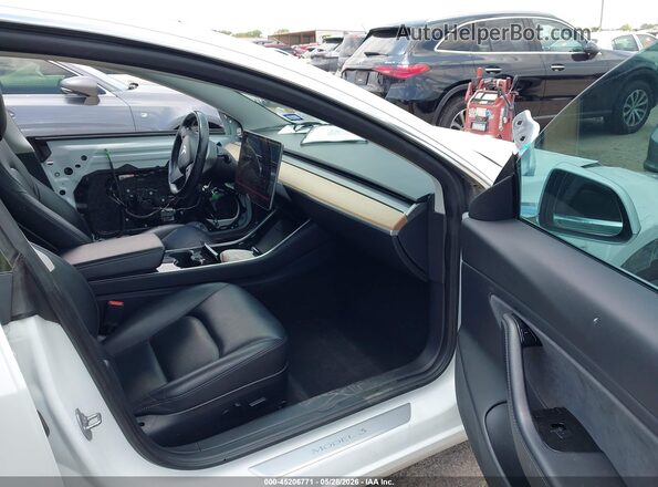 5YJ3E1EB1JF094875 2018 TESLA MODEL 3 White Widok wnętrza z przodu