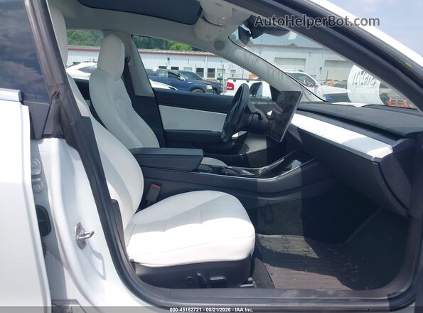 5YJ3E1EB1JF096965 2018 TESLA MODEL 3 White Vista interior delantera