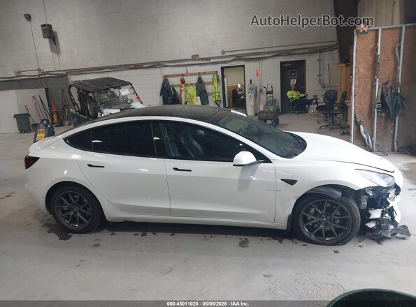 5YJ3E1EB2NF106571 2022 TESLA MODEL 3 White Rear interior view