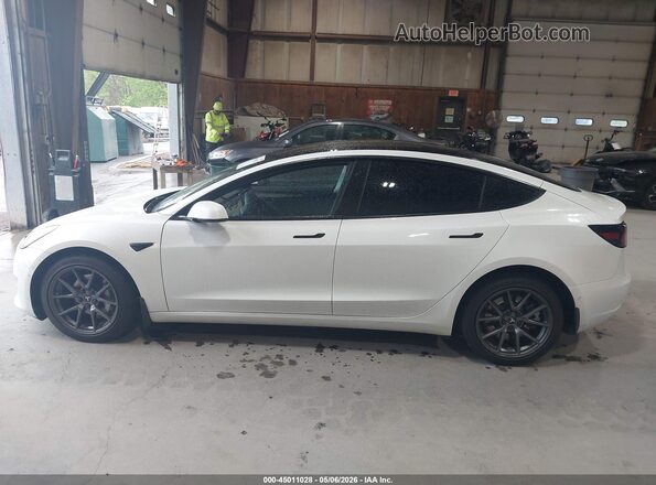 5YJ3E1EB2NF106571 2022 TESLA MODEL 3 White 360 interior view
