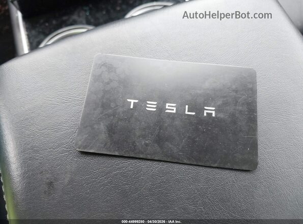 5YJ3E1EB3JF105083 2018 TESLA MODEL 3 Blue Вид панелі приладів