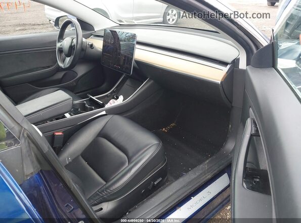 5YJ3E1EB3JF105083 2018 TESLA MODEL 3 Blue Вид салону спереду