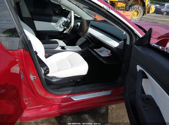 5YJ3E1EB3JF135216 2018 TESLA MODEL 3 Red Вид салону спереду