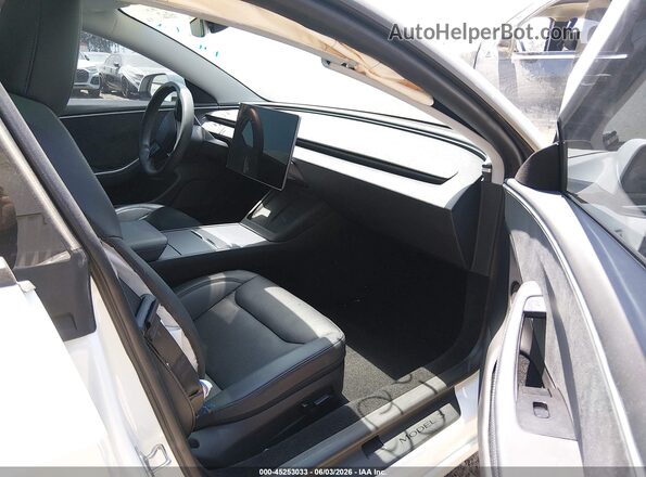 5YJ3E1EB4RF739806 2024 TESLA MODEL 3 White Front interior view