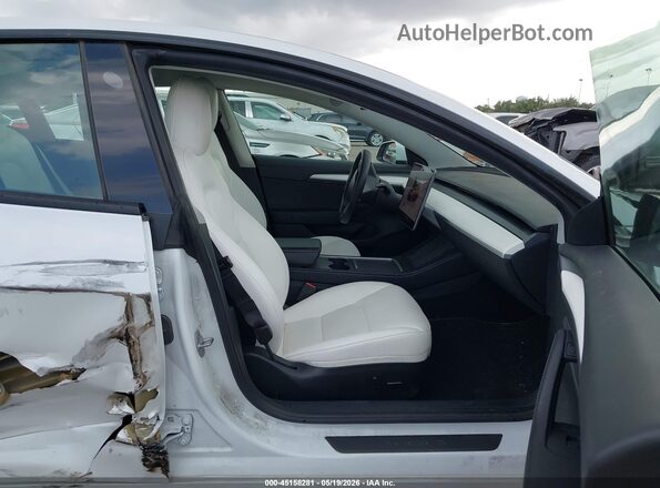 5YJ3E1EB7NF339345 2022 TESLA MODEL 3 White Vista interior delantera