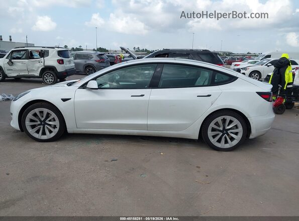 5YJ3E1EB7NF339345 2022 TESLA MODEL 3 White Vista interior trasera