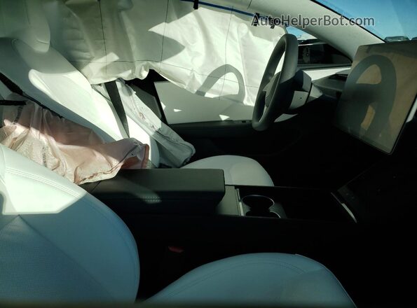 5YJ3E1EB7SF078939 2025 TESLA MODEL Black Vista interior delantera