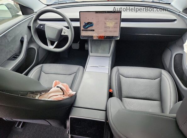 5YJ3E1EB8SF048705 2025 TESLA MODEL Черный Вид панели приборов