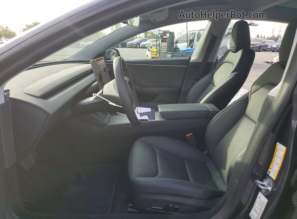 5YJ3E1EB9SF996787 2025 TESLA MODEL Gray Front interior view
