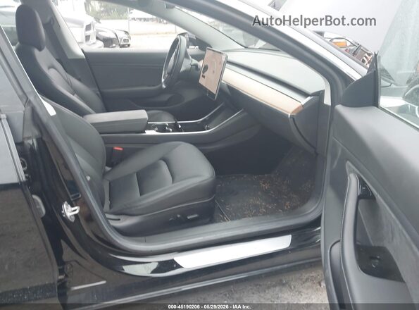 5YJ3E1EBXJF072020 2018 TESLA MODEL 3 White Front interior view
