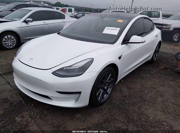 5YJ3E1EBXMF035652 2021 TESLA MODEL 3 White Առջևի ձախ երեք քառորդ տեսարան