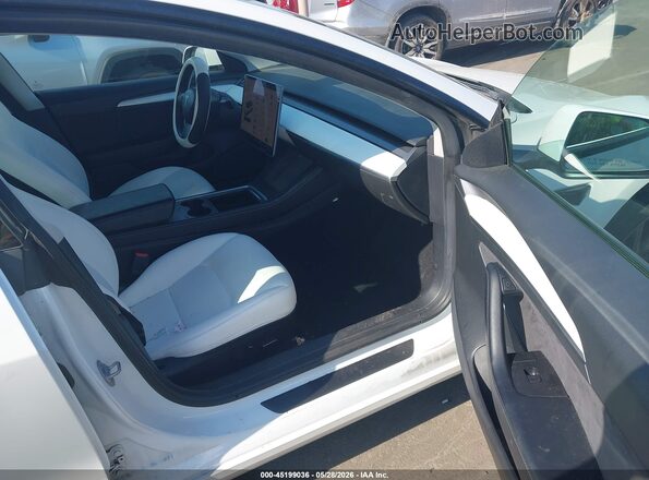 5YJ3E1EBXMF059692 2021 TESLA MODEL 3 White Widok wnętrza z przodu