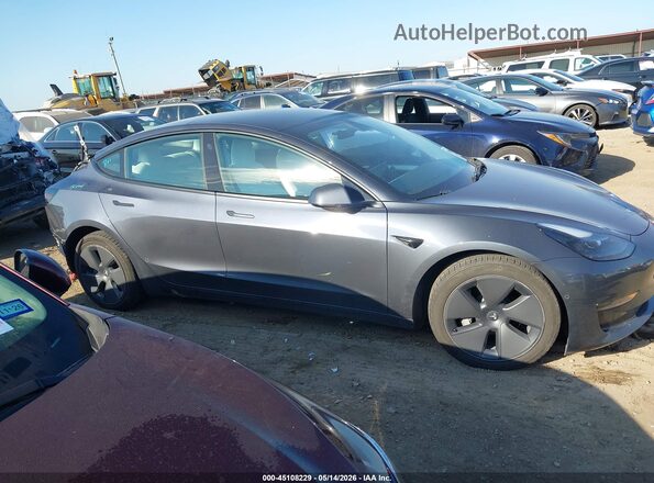 5YJ3E1EBXNF305402 2022 TESLA MODEL 3 Gray Widok wnętrza z tyłu