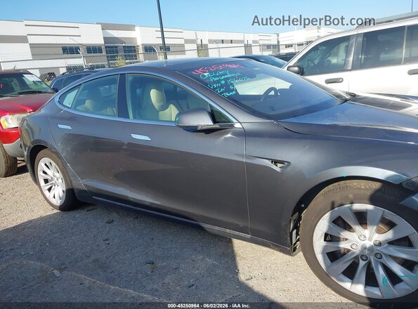 5YJSA1E19GF156076 2016 TESLA MODEL S Серый Вид задней части салона