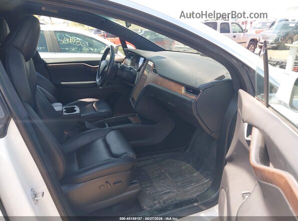 5YJXCBE2XMF323703 2021 TESLA MODEL X White Widok wnętrza z przodu
