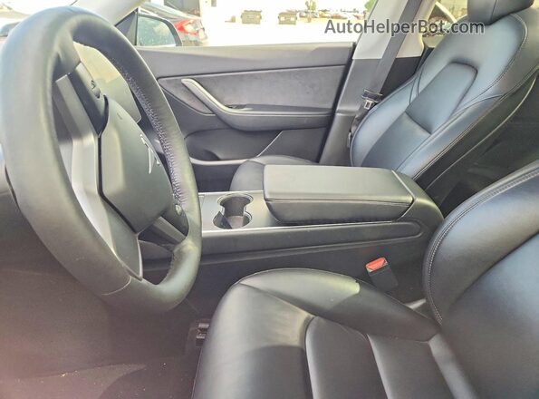 5YJYGDEE2MF115720 2021 TESLA MODEL Black Front interior view