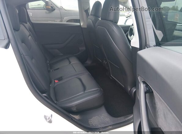 5YJYGDEE4MF068903 2021 TESLA MODEL Y White Հետևի նստատեղերի տեսք