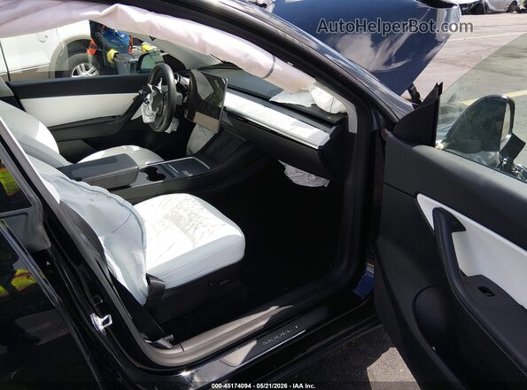 5YJYGDEE8MF197940 2021 TESLA MODEL Y Black Front interior view