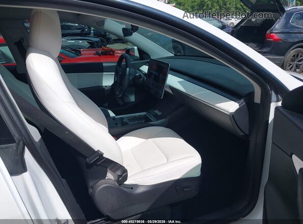 5YJYGDEE9MF304896 2021 TESLA MODEL Y Белый Вид салона спереди
