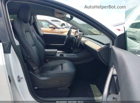5YJYGDEF2MF137600 2021 TESLA MODEL Y White Vista interior delantera