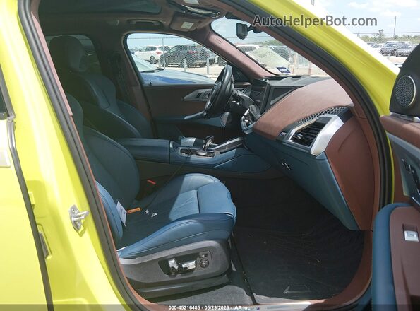 5YM23CS01R9V51522 2024 BMW XM Green წინა სალონის ხედი