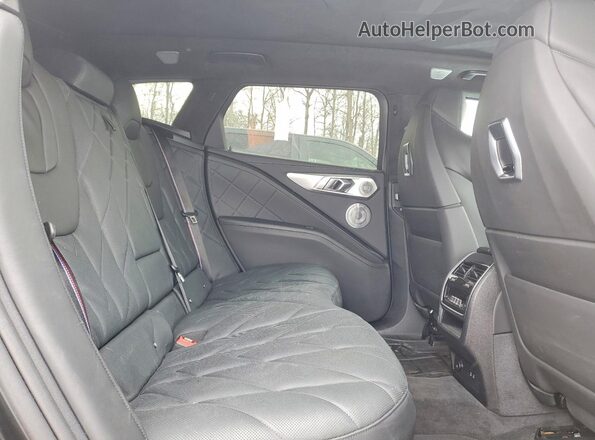 5YM23CS09R9X18080 2024 BMW XM Black უკანა სალონის ხედი