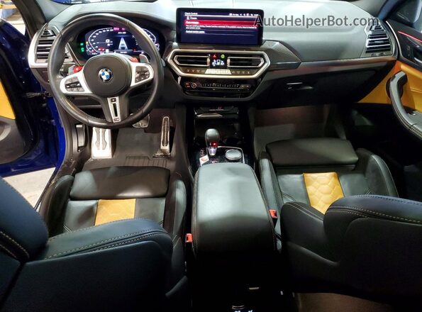 5YM23EC09R9T64944 2024 BMW X4 Blue Widok deski rozdzielczej