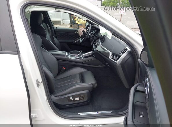5YMCY0C01N9J04153 2022 BMW X6 M White Front interior view