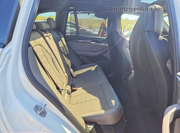 5YMTS0C05M9D81715 2021 BMW X3 White Вид задньої частини салону