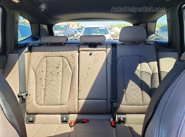 5YMTS0C05M9D81715 2021 BMW X3 White Вид задніх сидінь