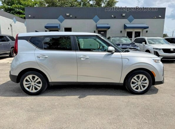 KNDJ23AU5L7098729 2020 KIA SOUL Серебряный 