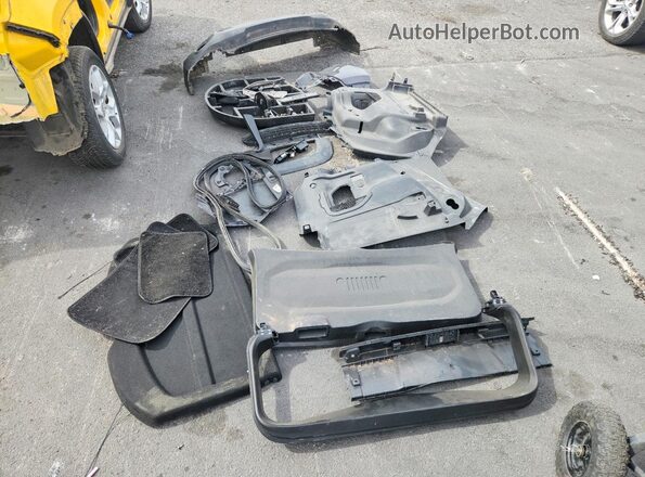 ZACCJABB3JPH84216 2018 JEEP RENEGADE Yellow Vista de la etiqueta del VIN