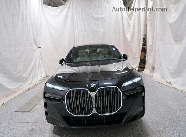 WBA33EJ02PCM30053 2023 BMW 7 SERIES Black Առջևի վահանակի տեսք