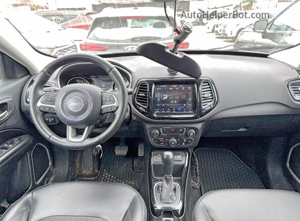3C4NJCBB0JT318823 2018 JEEP COMPASS White Widok tylnych siedzeń