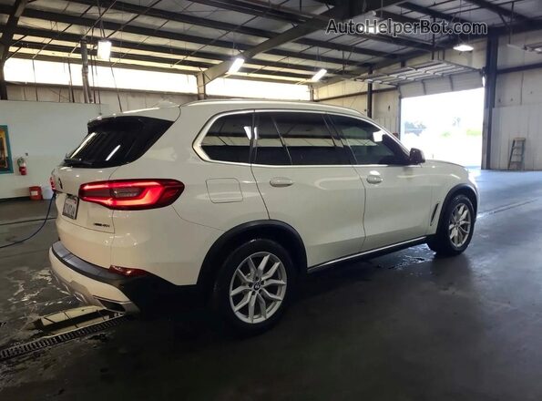 5UXCR6C08L9B81724 2020 BMW X5 White Przód prawy