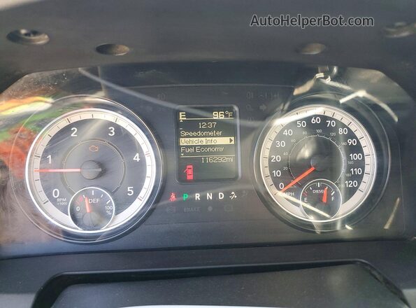 3C63RRHL3HG528829 2017 RAM 3500 Black Widok tylnych siedzeń