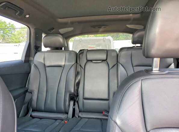 WA1LAAF70KD023577 2019 AUDI Q7 White უკანა სალონის ხედი