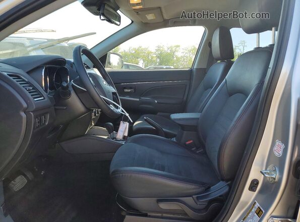 JA4ARUAU3SU000339 2025 MITSUBISHI OUTLANDER Серебряный Вид панели приборов