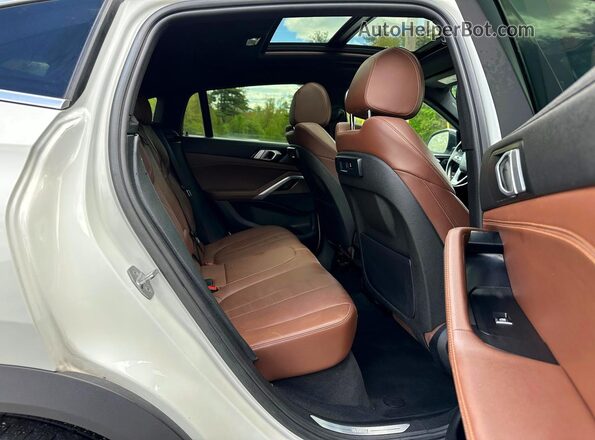 5UXCY6C07L9C27322 2020 BMW X6 White Вид панелі приладів