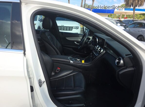 55SWF8DB1KU288407 2019 MERCEDES-BENZ C White Հետևի տեսք