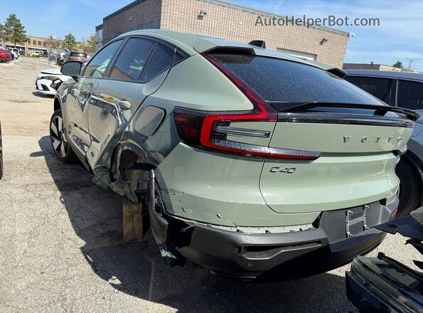 YV4ER3GL0R2109747 2024 VOLVO C40 Teal Front right
