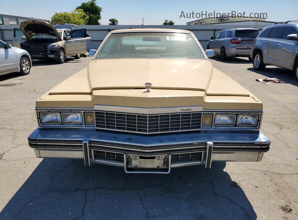 6D47S7Q294196 1977 CADILLAC DEVILLE Beige Widok z przodu
