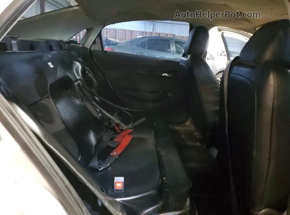 6G3NS5U38GL212531 2016 CHEVROLET CAPRICE White Հետևի նստատեղերի տեսք