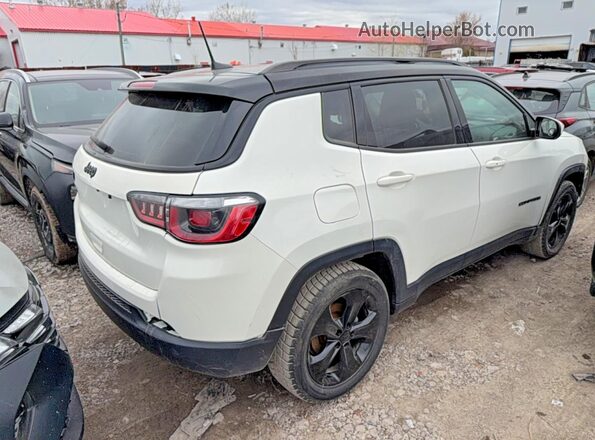 3C4NJCBB0JT318823 2018 JEEP COMPASS White Widok z przodu