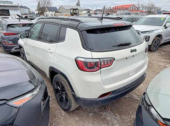 3C4NJCBB0JT318823 2018 JEEP COMPASS White Przód prawy