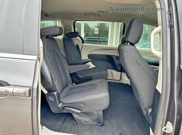 2C4RC1CGXNR105042 2022 CHRYSLER VOYAGER Gray 